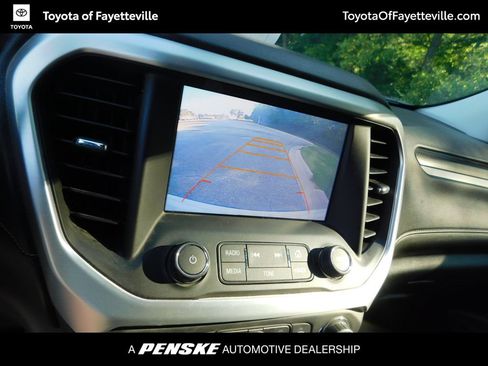 Used 2017 GMC Acadia SLT FWD image 10