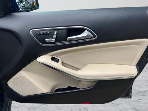 Used 2020 Mercedes-Benz GLA 250 4MATIC image 29