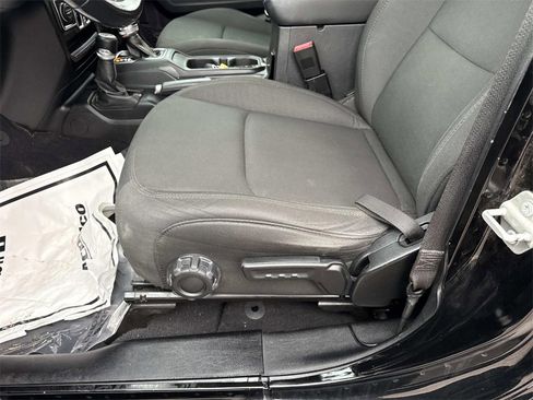 Used 2020 Jeep Wrangler Unlimited Sahara image 10