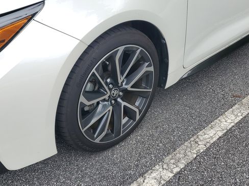 Used 2020 Toyota Corolla SE w/ SE Premium Package FWD image 6