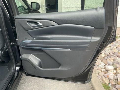 Used 2025 Chevrolet Traverse LT w/ Sun and Wheel Package image 18