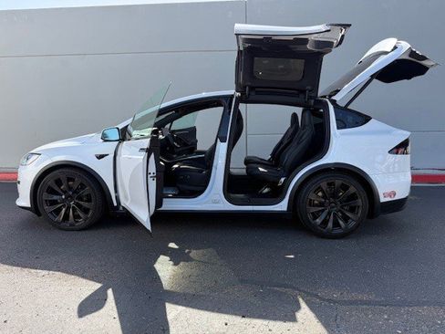 Used 2022 Tesla Model X Plaid image 18