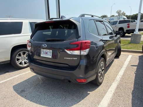 Used 2019 Subaru Forester Premium w/ All-Weather Package AWD/4WD image 3