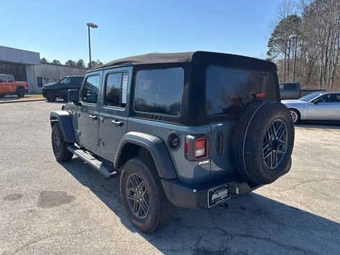 Used 2024 Jeep Wrangler Sport S image 6