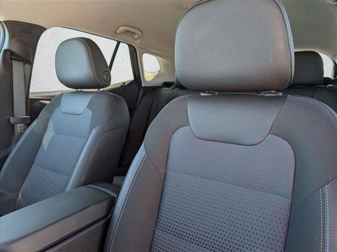Used 2025 Chevrolet Trax LT FWD image 18