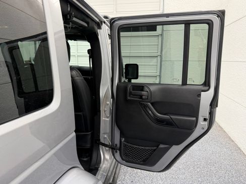 Used 2015 Jeep Wrangler Unlimited Sahara AWD/4WD image 27