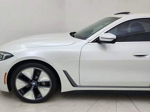 Used 2025 BMW i4 xDrive40i w/ Premium Package image 9