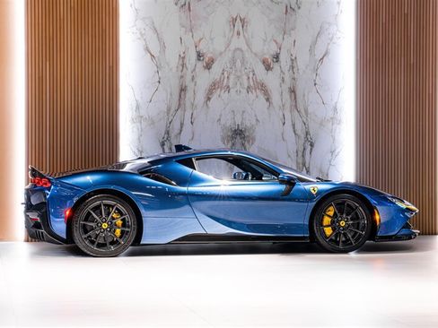 Used 2021 Ferrari SF90 Stradale AWD/4WD image 3