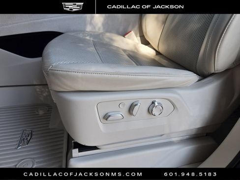 Certified 2022 Cadillac Escalade Premium Luxury Platinum AWD/4WD image 11