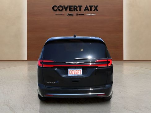 New 2026 Chrysler Pacifica Select FWD image 4