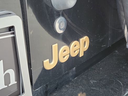 Used 2014 Jeep Wrangler Unlimited Sahara image 6