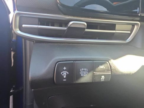 Used 2022 Hyundai Elantra Limited w/ Preferred Accessory Package FWD image 16