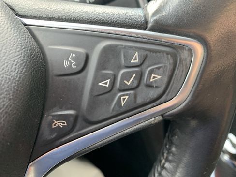 Used 2018 Chevrolet Equinox LT image 29