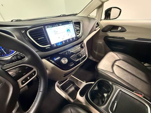 Used 2024 Chrysler Pacifica Touring-L image 86