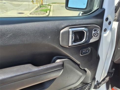 Used 2021 Jeep Gladiator Sport image 11