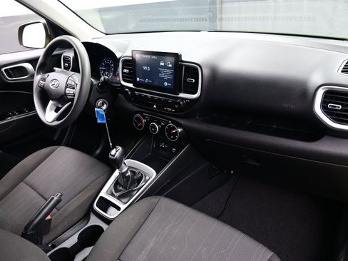 Used 2020 Hyundai Venue SE image 14