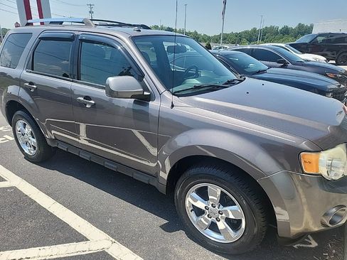 Used 2011 Ford Escape Limited w/ 302A Rapid Spec Order Code FWD image 2