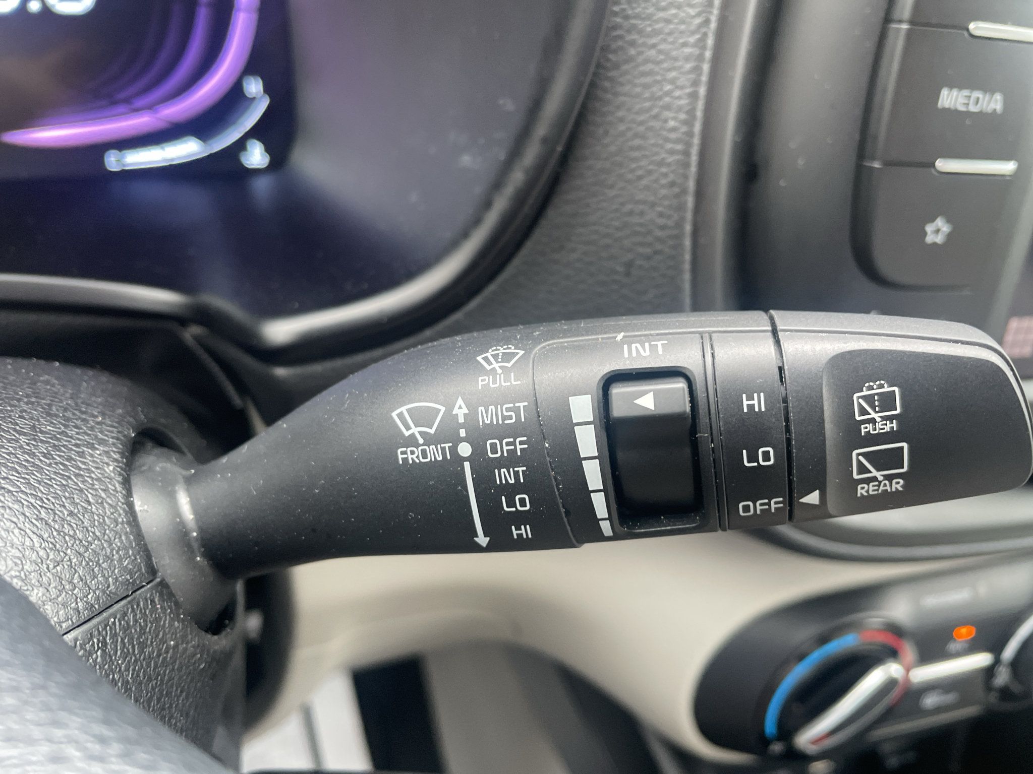 Used 2025 Kia Soul LX w/ LX Technology Package FWD image 17