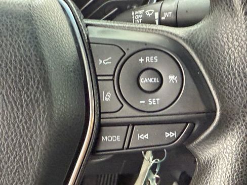 Used 2020 Toyota Camry LE image 13