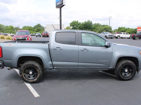Used 2022 Chevrolet Colorado W/T AWD/4WD image 9