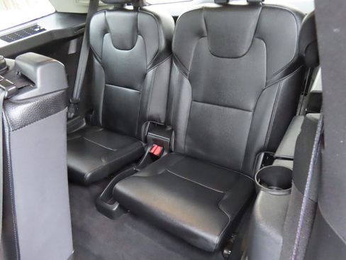Used 2018 Volvo XC90 T6 Momentum w/ Convenience Package AWD/4WD image 11