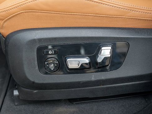 Used 2025 BMW X7 xDrive40i w/ Premium Package AWD/4WD image 26