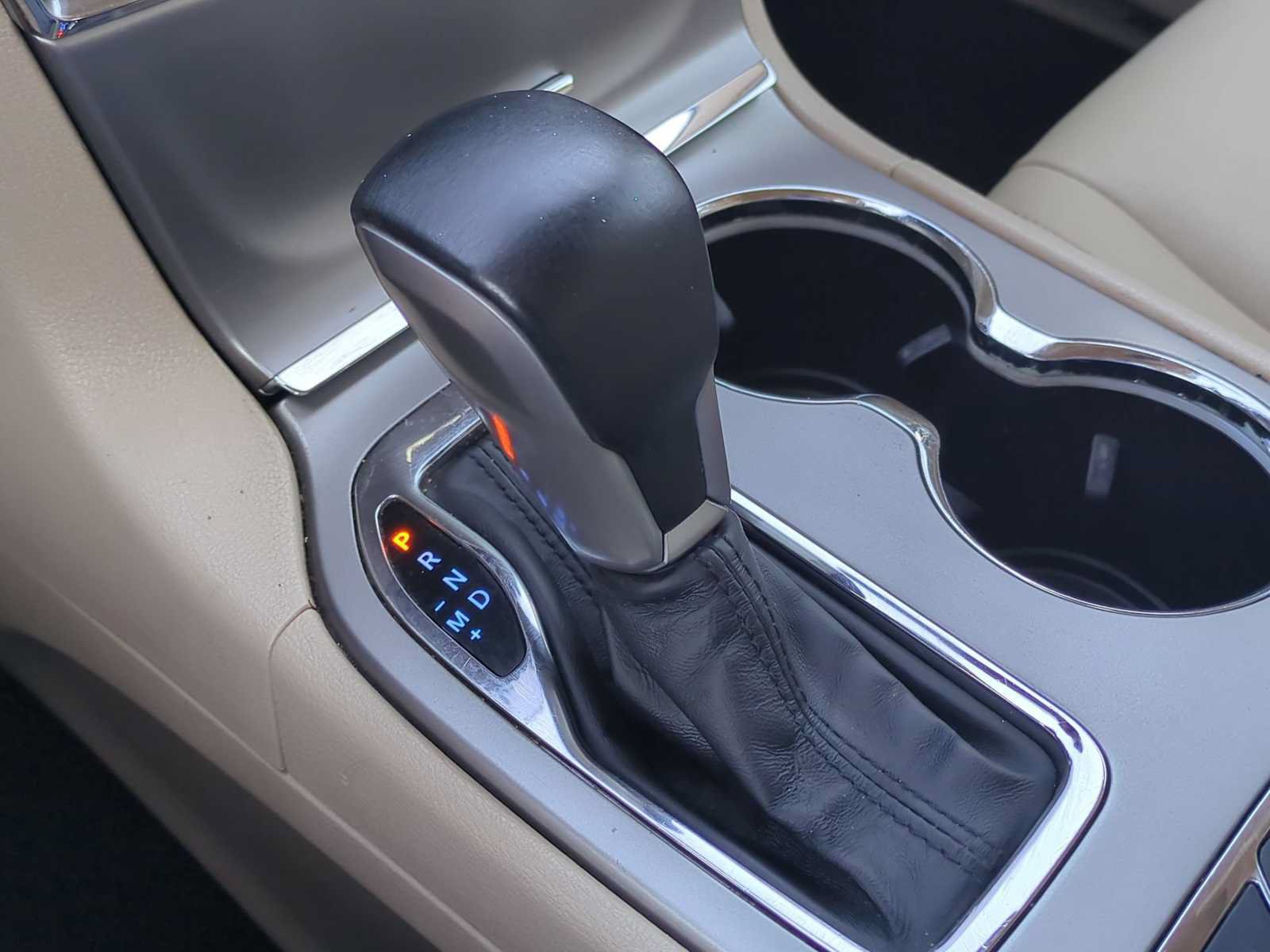 Used 2019 Jeep Grand Cherokee Limited AWD/4WD image 16