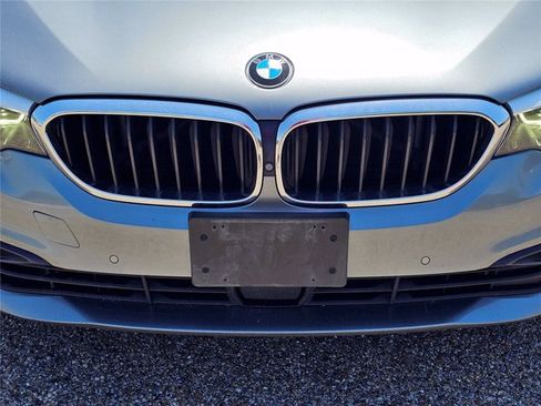 Used 2020 BMW 530i w/ Premium Package RWD image 5