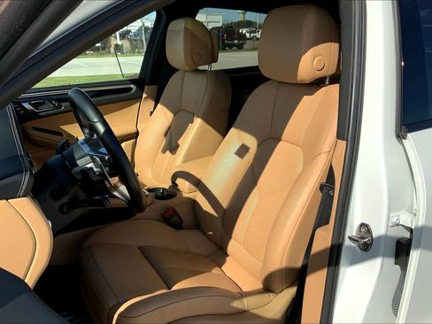 Used 2017 Porsche Macan image 6