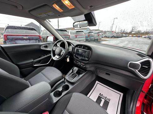 Used 2023 Kia Soul LX image 18