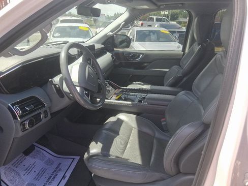 Used 2018 Lincoln Navigator Select RWD image 7