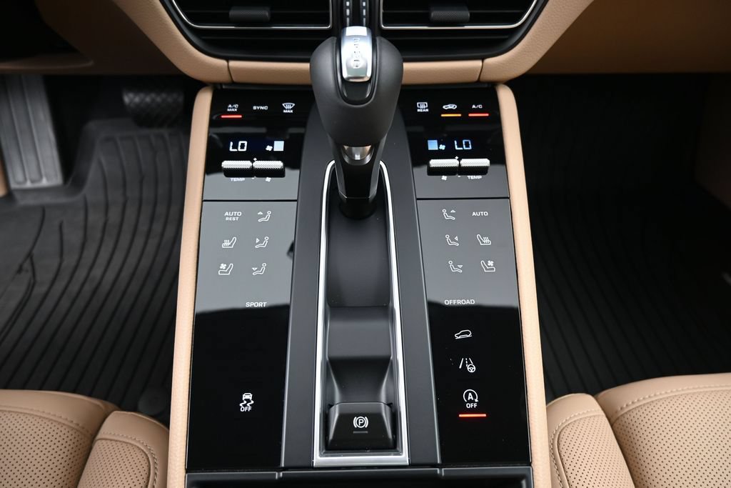 Certified 2026 Porsche Macan AWD/4WD image 17