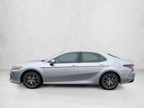 Used 2024 Toyota Camry XLE w/ Navigation Package image 8