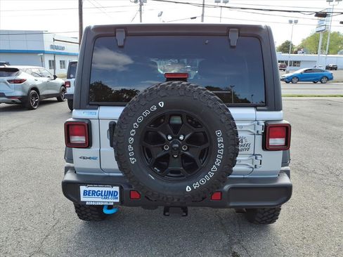 Used 2023 Jeep Wrangler Unlimited w/ Cold Weather Group AWD/4WD image 5