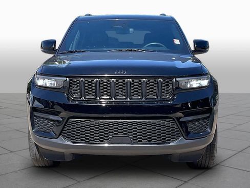 Used 2024 Jeep Grand Cherokee Altitude AWD/4WD image 4