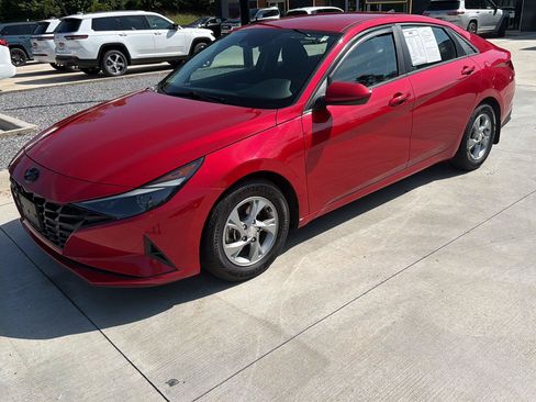 Used 2023 Hyundai Elantra SE w/ Cargo Package FWD image 7