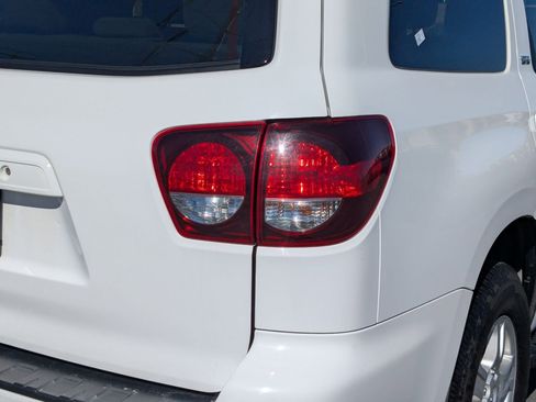 Used 2018 Toyota Sequoia SR5 w/ Carpet Cargo Mat Package AWD/4WD image 11