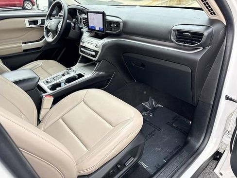 Used 2022 Ford Explorer XLT w/ Equipment Group 202A AWD/4WD image 15