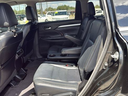 Used 2015 Toyota Highlander XLE FWD image 16