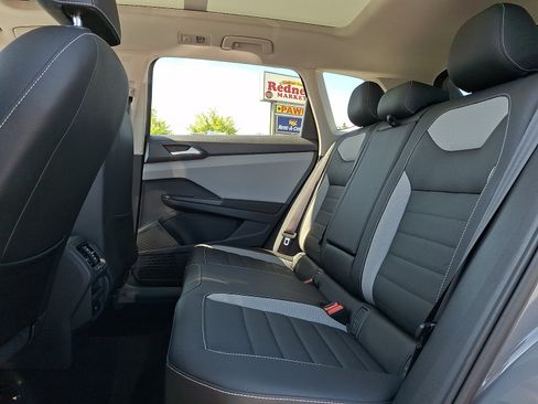 Used 2022 Volkswagen Taos SEL w/ Panoramic Sunroof Package AWD/4WD image 10