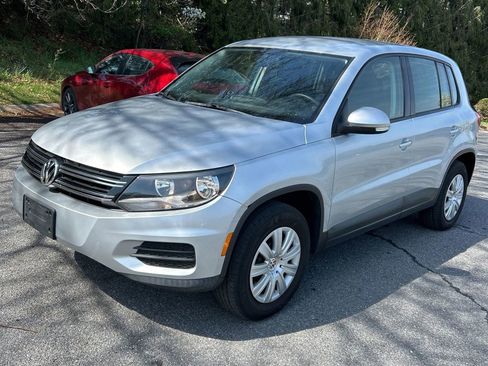Used 2017 Volkswagen Tiguan S image 1