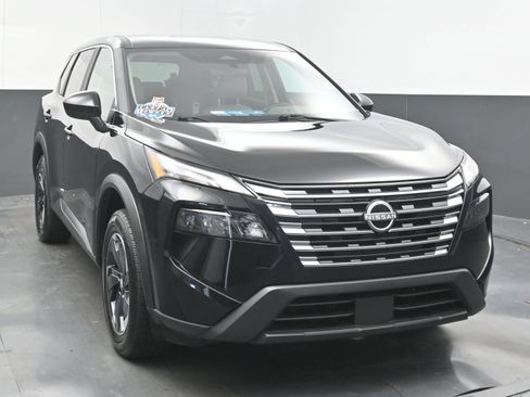 Used 2025 Nissan Rogue SV FWD image 8