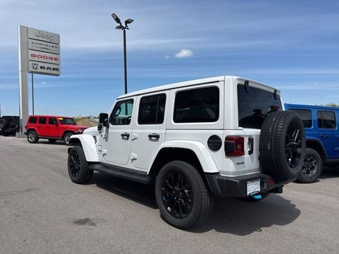 Used 2023 Jeep Wrangler Unlimited Sahara w/ Cold Weather Group AWD/4WD image 6
