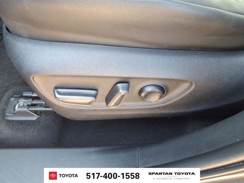 Used 2023 Toyota Highlander XLE AWD/4WD image 16