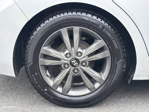 Used 2017 Hyundai Elantra Value Edition FWD image 7