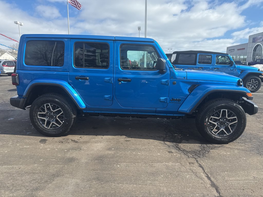 Used 2025 Jeep Wrangler Unlimited Sahara w/ Safety Group AWD/4WD image 2