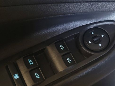 Used 2017 Ford Escape SE image 27