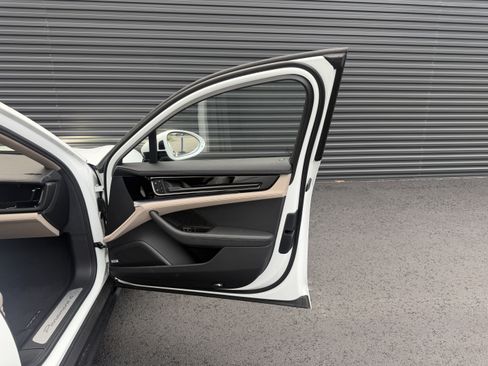 Certified 2025 Porsche Panamera 4 E-Hybrid AWD/4WD image 22