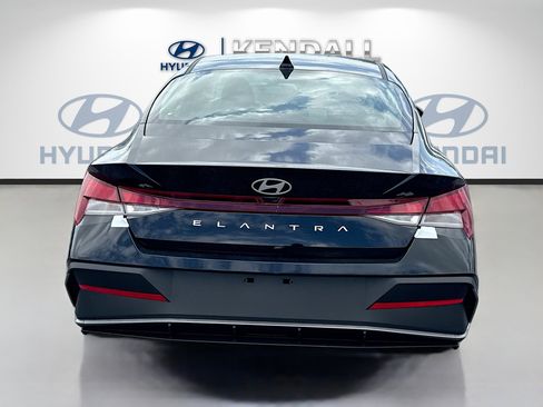 New 2026 Hyundai Elantra SE FWD image 5