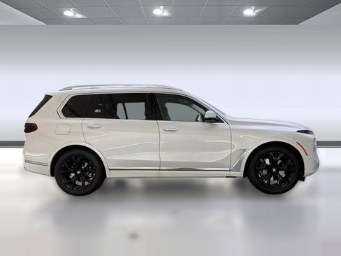 Used 2026 BMW X7 xDrive40i w/ Premium Package AWD/4WD image 8